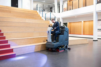 Advance SC4000 Ride-On Floor Scrubber, 28"/34", 33 Gal – 56120023