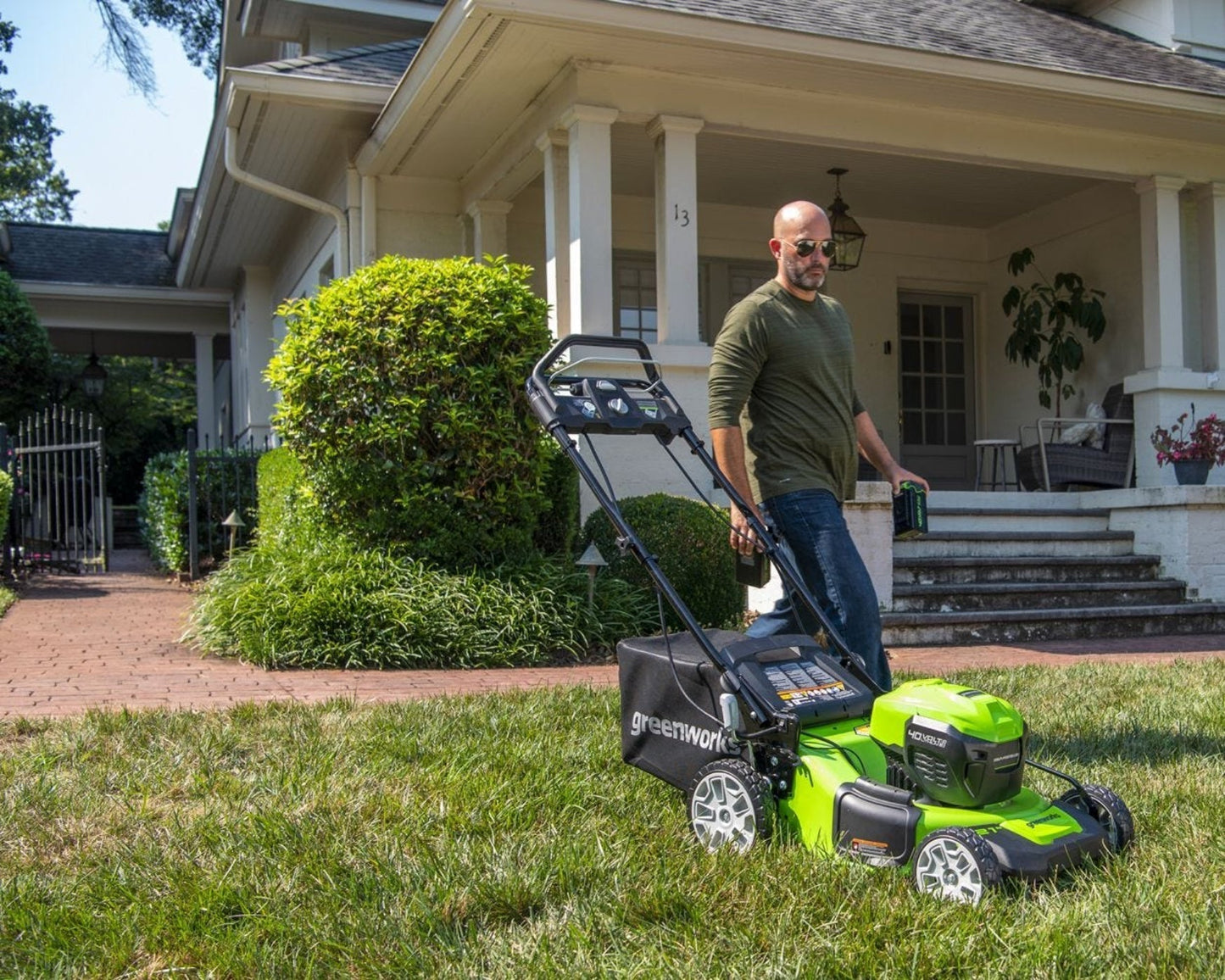 Greenworks 40V 21" Cordless Battery Self-Propelled Lawn Mower w/ (2) 4.0Ah USB Batteries & Charger - 2525202