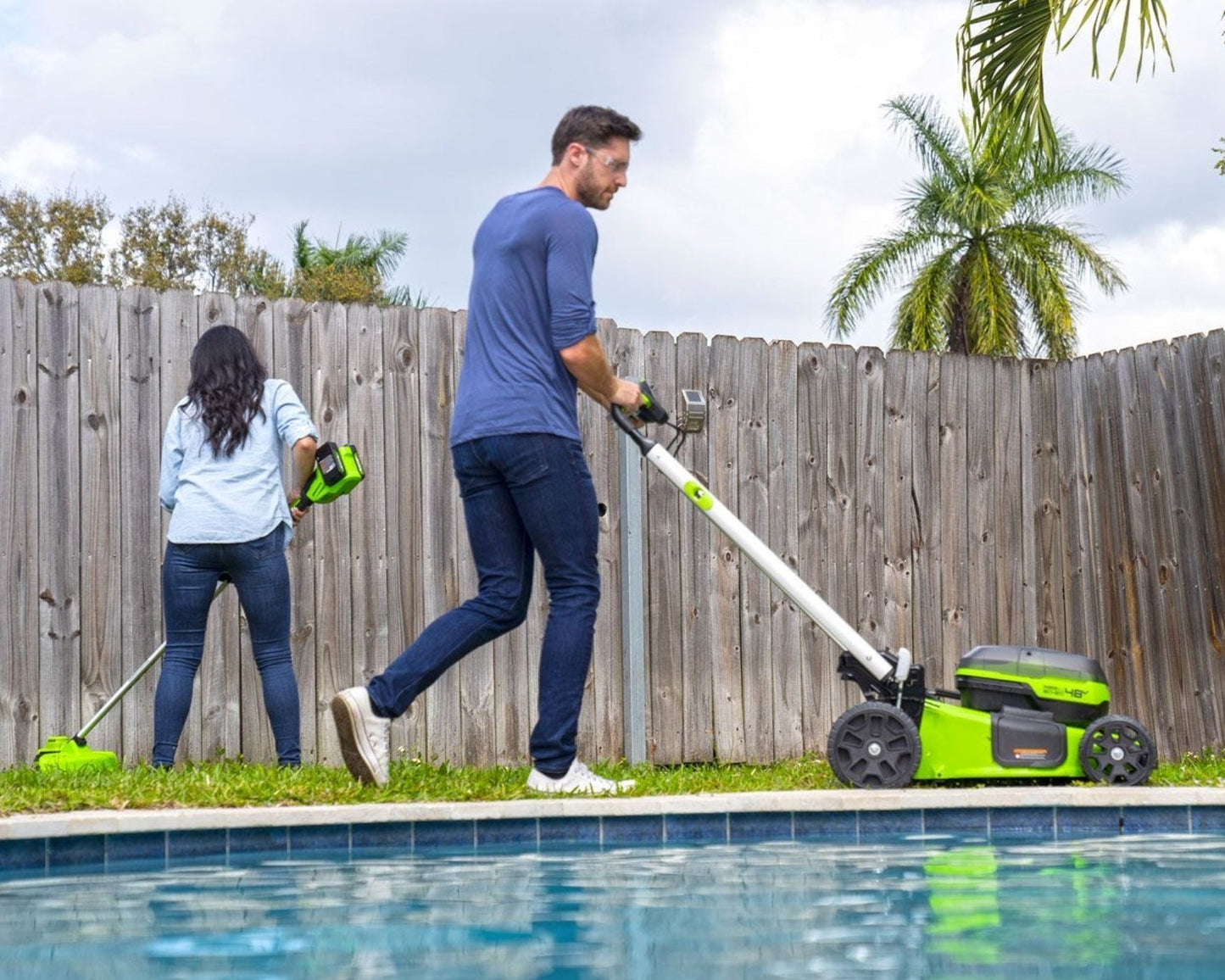 Greenworks 48V (2x24V) 21" Cordless Battery Self-Propelled Lawn Mower w/ (4) 4.0Ah USB Batteries & (2) Dual Port Chargers - 2532902