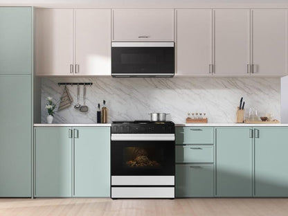 SAMSUNG Bespoke 6.0 cu. ft. Smart Slide-In Gas Range with Air Sous Vide & Air Fry in White Glass - NSG6DB850012-KT