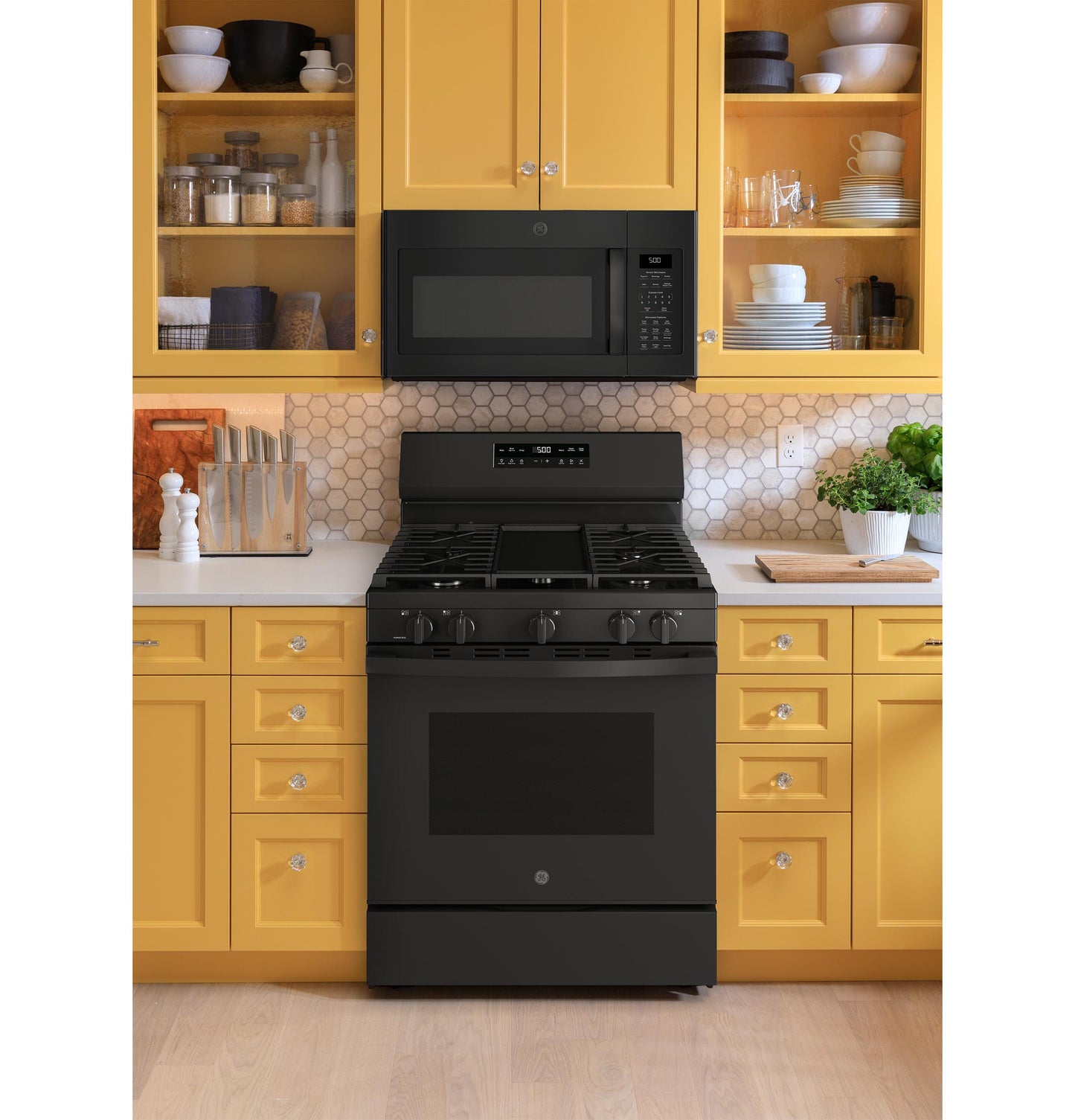 GE APPLIANCES GGF500PVBB GE(R) 30" Free-Standing Gas Range - GGF500PVBB-KT