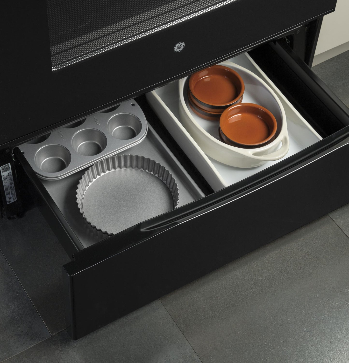 GE APPLIANCES JB645DKBB GE(R) 30" Free-Standing Electric Range - JB645DKBB-KT