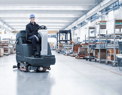 Advance Demo Unit Advance SC5000  Ride On Floor Sweeper Scrubber  32"  37 Gallon  Cylindrical  Battery 5 Hours