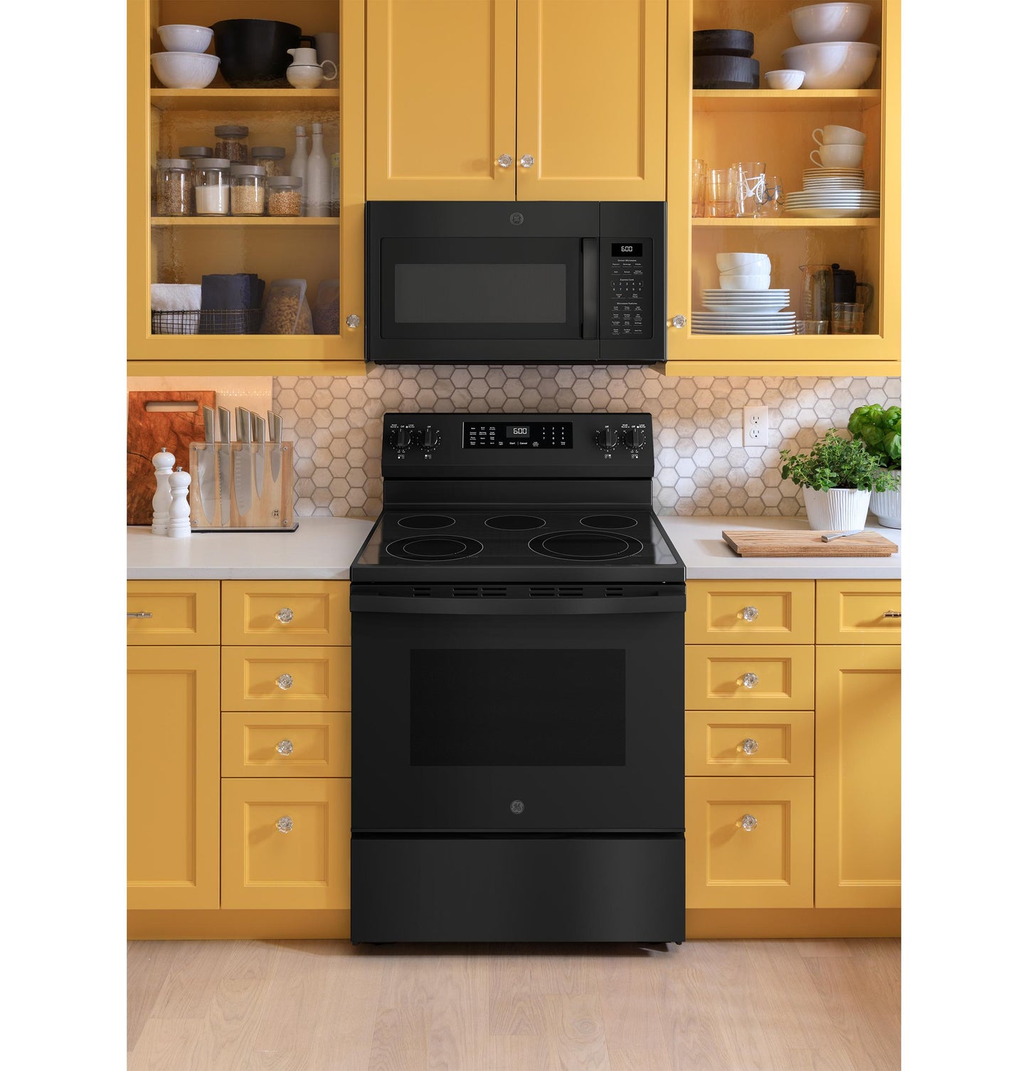GE APPLIANCES GRF600AVBB GE(R) 30" Free-Standing Electric Convection Range with No Preheat Air Fry and EasyWash(TM) Oven Tray -GRF600AVBB-KT