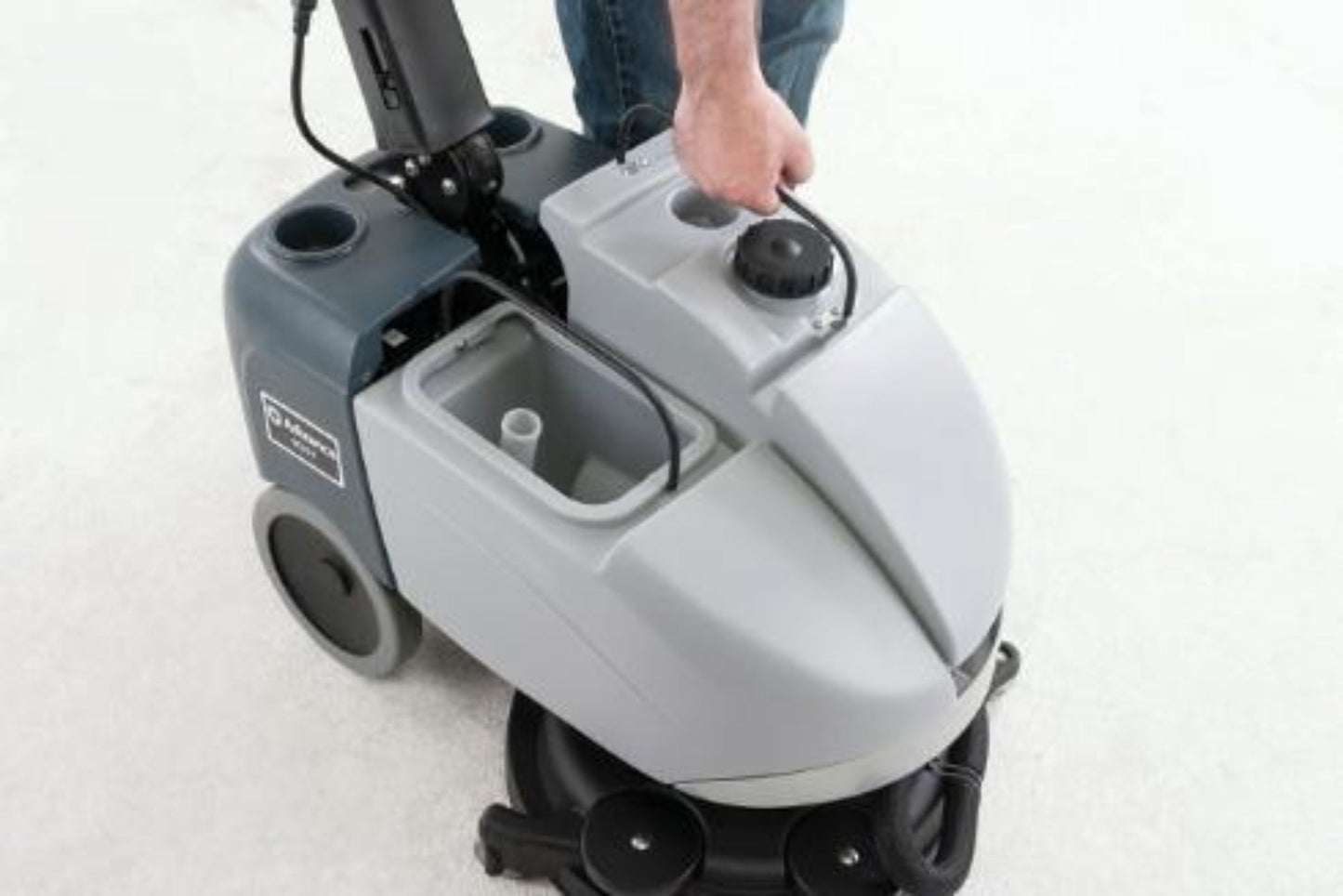 Advance SC351, Floor Scrubber, 14", 2.5 Gallon, Battery, Pad Assist, Forward and Reverse, Disk - 9087342020