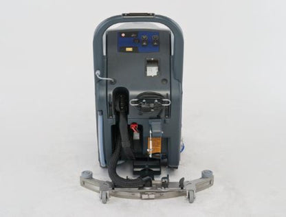 Advance SC450 Floor Scrubber, 20" Pad Assist, Battery, 10.5 Gal – 56383128