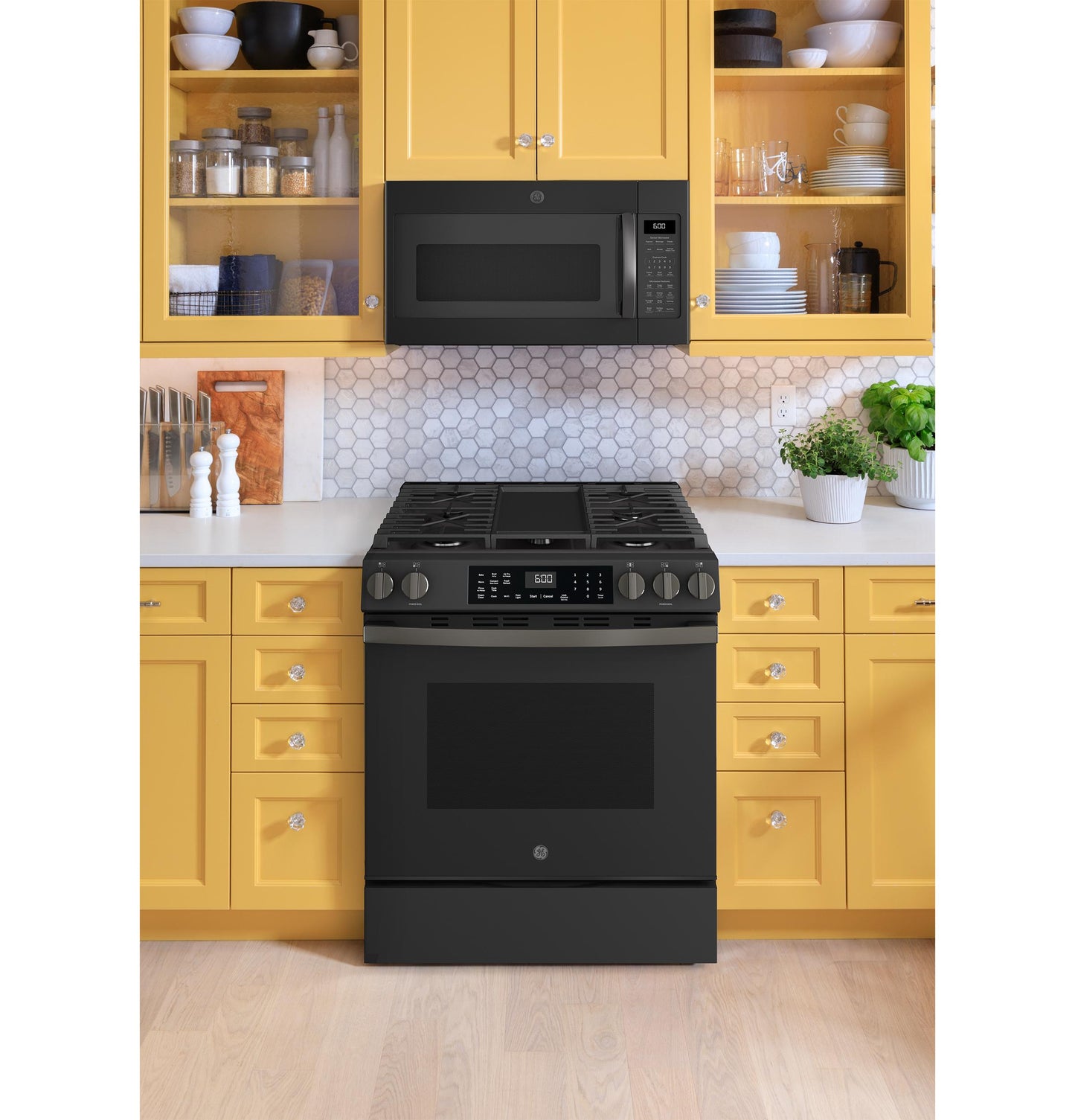 GE APPLIANCES GGS600AVDS GE(R) 30" Slide-In Front-Control Convection Gas Range with No Preheat Air Fry and EasyWash(TM) Oven Tray - GGS600AVDS-KT